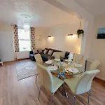 Daire Elegant And Two Bedrooms House