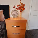 Elegant And Two Bedrooms House Bristol