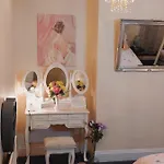 Elegant And Two Bedrooms House Apartament *