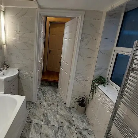 Διαμέρισμα Elegant And Two Bedrooms House *