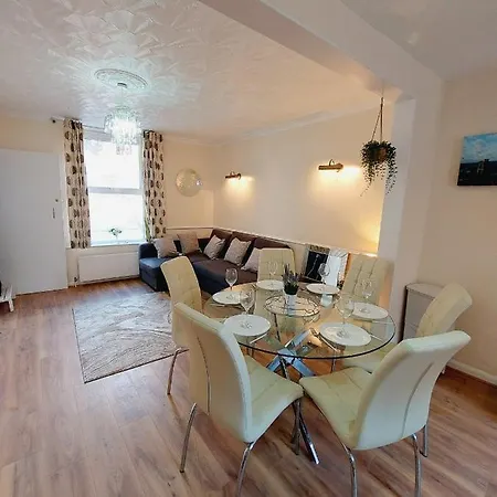Apartamento Elegant And Two Bedrooms House