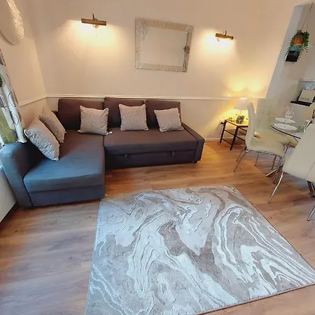 アパート Elegant And Two Bedrooms House