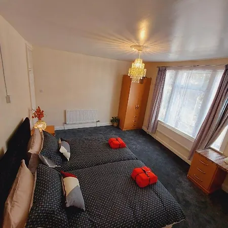 Elegant And Two Bedrooms House 布里斯托