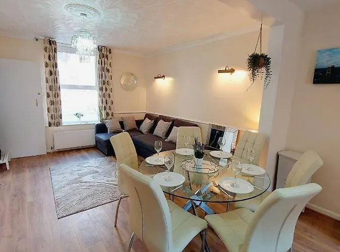 Apartman Elegant And Two Bedrooms House