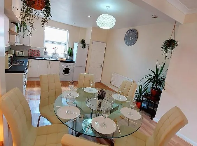 Elegant And Two Bedrooms House *