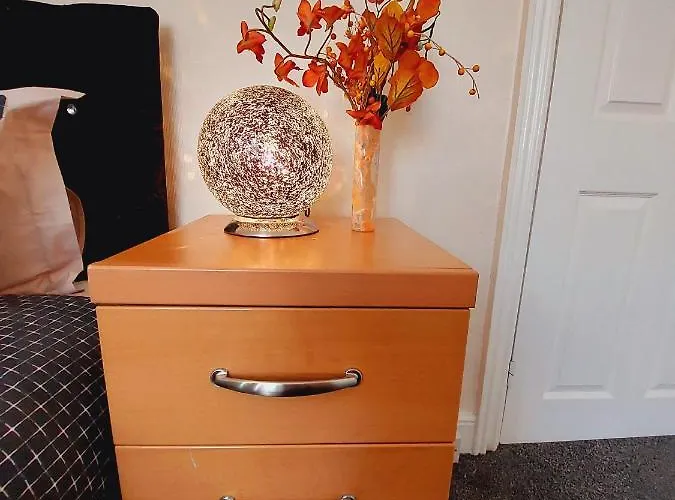 Elegant And Two Bedrooms House Bristol