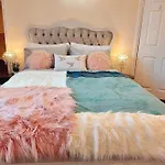 Elegant And Two Bedrooms House Appartement