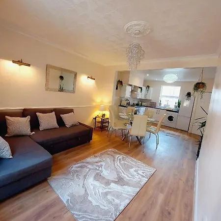 Elegant And Two Bedrooms House