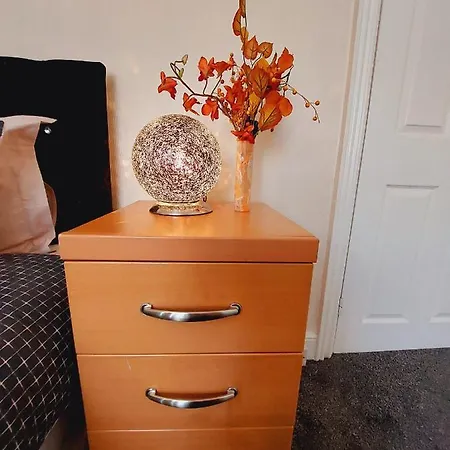 Elegant And Two Bedrooms House Bristol